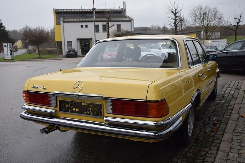 Gebraucht Mercedes S280 160 PS (117 kW) 1974 Gelb Limousine
