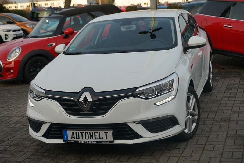 Gebraucht Renault Mégane GrandTour Play 101 PS (74 kW) 2018 Weiß Kombi