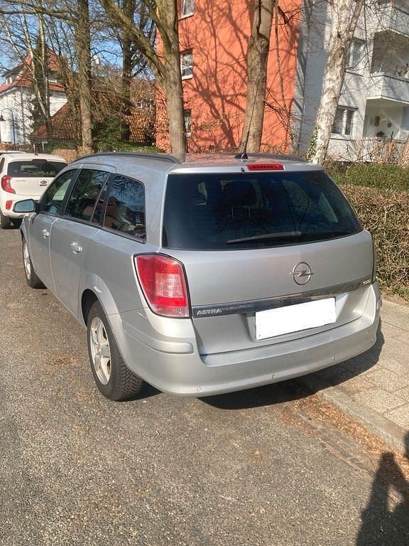 Gebraucht Opel Astra Edition 90 PS (66 kW) 2010 Silber Limousine