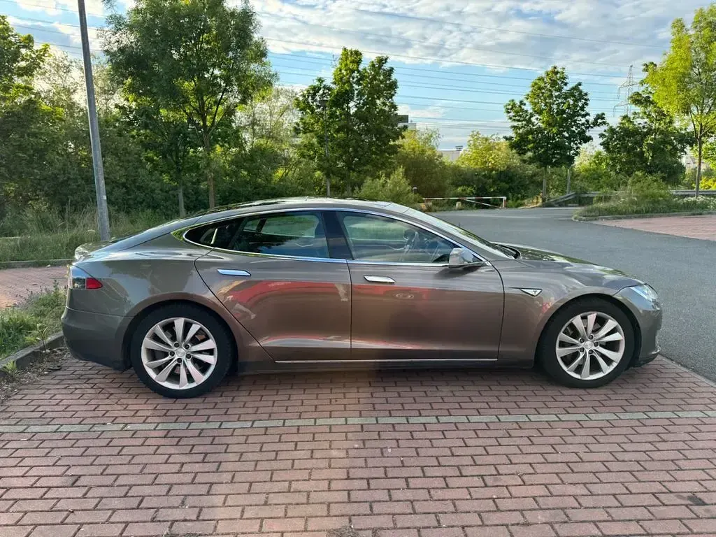 Käytetty Tesla Model S 309 kW (421 HP) 2015 Peessi Viistoperä
