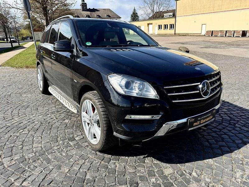Gebraucht Mercedes ML250 204 PS (150 kW) 2012 Obsidianschwarz  metalliclack SUV