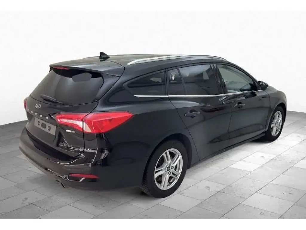 Gebraucht Ford Focus 125 PS (91 kW) 2022 Agate black (metallic) Kombi