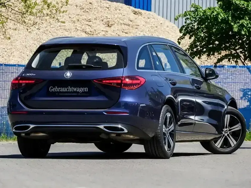 Gebraucht Mercedes C300 204 PS (150 kW) 2025 Blau metalliclack sodalithblau Kombi