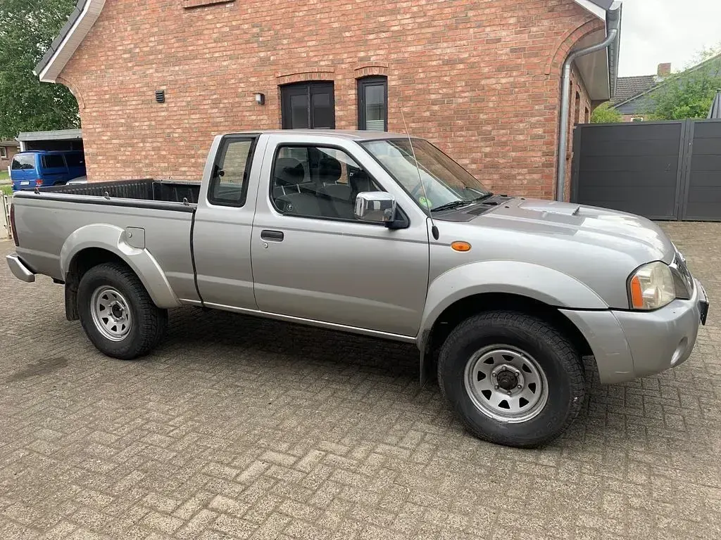 Gebraucht Nissan Navara 133 PS (97 kW) 2003 Silber Pickup