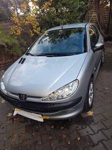 Gebraucht Peugeot 206 Filou 75 PS (55 kW) 2004 Silber Limousine