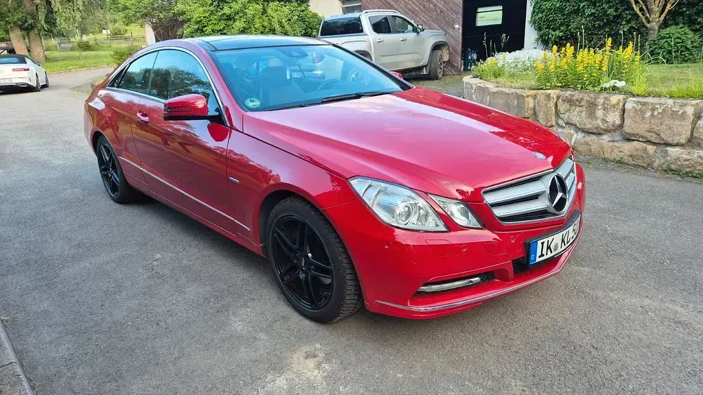 Gebraucht Mercedes E200 184 PS (135 kW) 2010 Rot Coupé