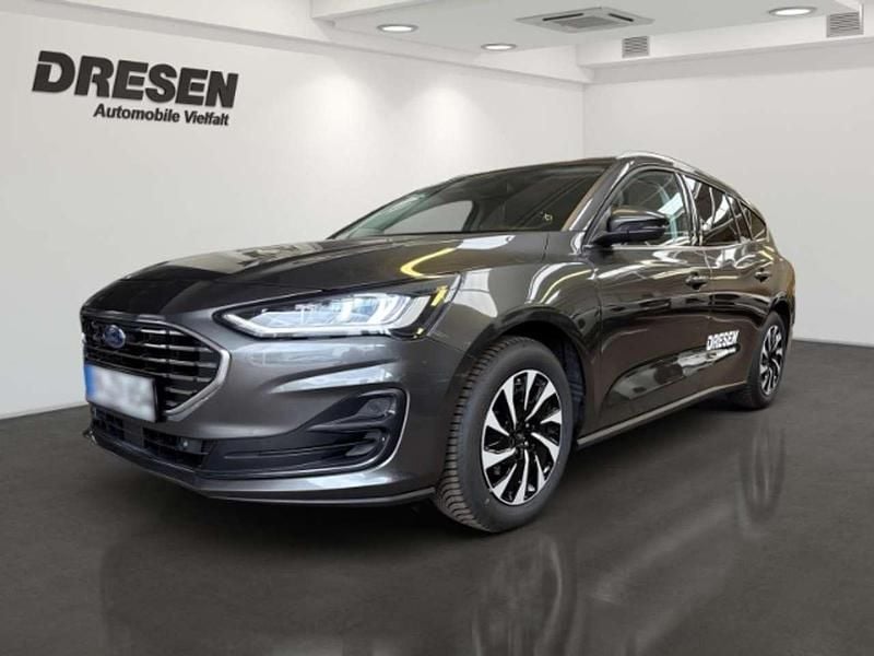 Metallic) (grau Gebraucht 2025 Ford Focus Titanium Kombi | 28.590 € (Fairer Preis) - Bild 1/4