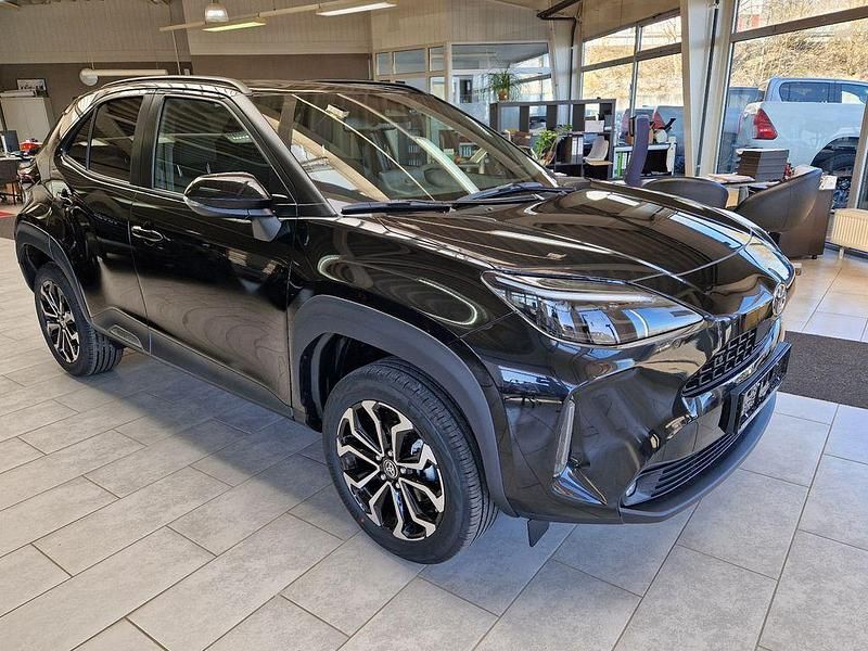 Neu Toyota Yaris Cross 131 PS (96 kW) 2025 Schwarz SUV