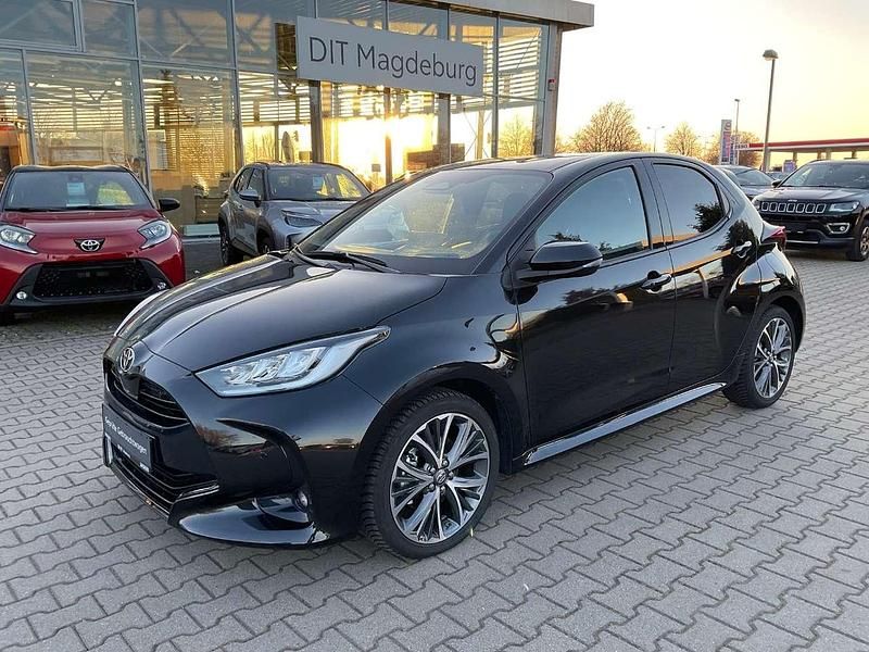Gebraucht Toyota Yaris Hybrid Style 131 PS (96 kW) 2024 Mysticschwarz mica Kleinwagen