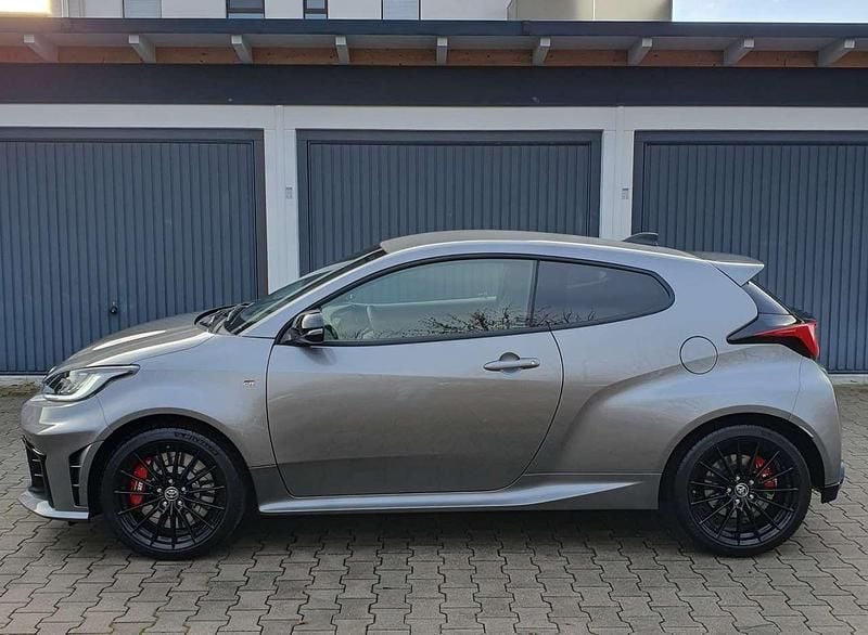 Grau Gebraucht 2024 Toyota Yaris Kleinwagen | 44.300 € (Guter Preis) - Bild 1/4