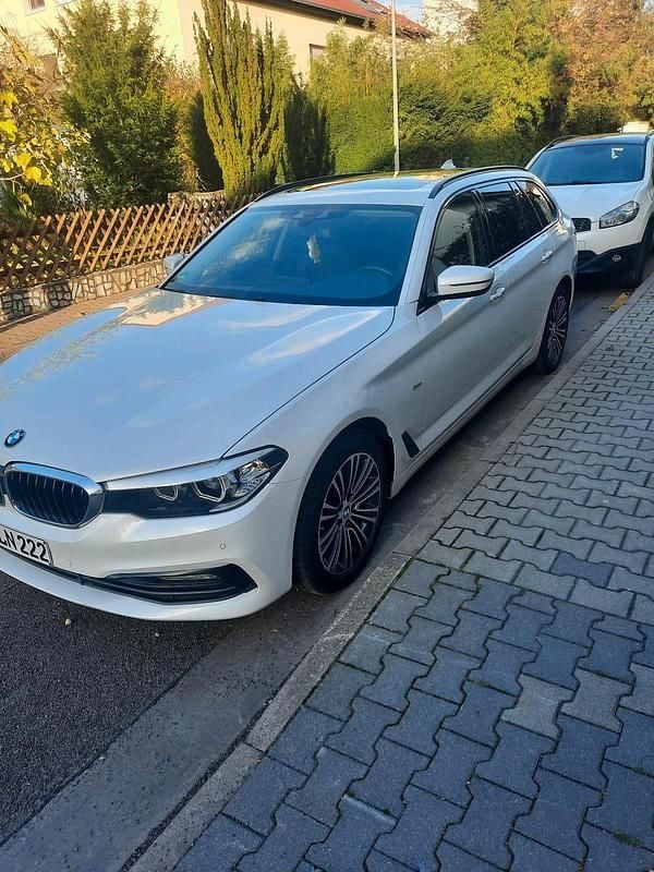 Weiß Gebraucht 2018 BMW 520 Kombi | 17.800 € (Fairer Preis) - Bild 1/4