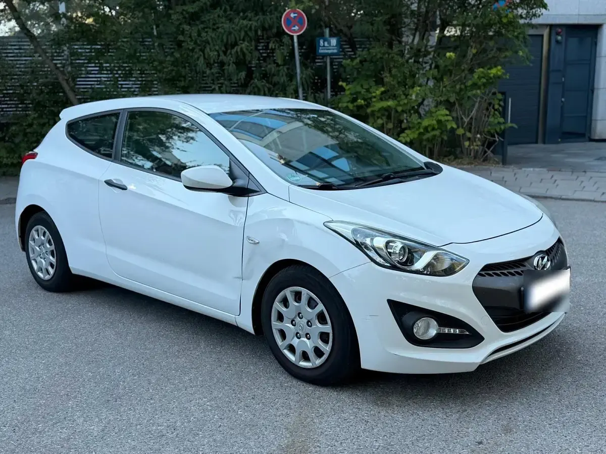 Gebraucht Hyundai i30 90 PS (66 kW) 2013 Weiß Limousine