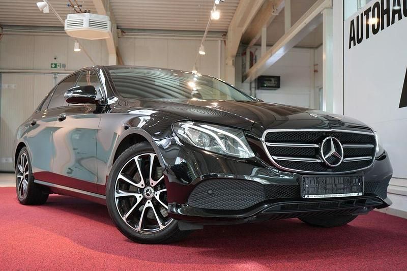 Schwarz Gebraucht 2017 Mercedes E300 Avantgarde Limousine | 25.990 € (Fairer Preis) - Bild 1/4