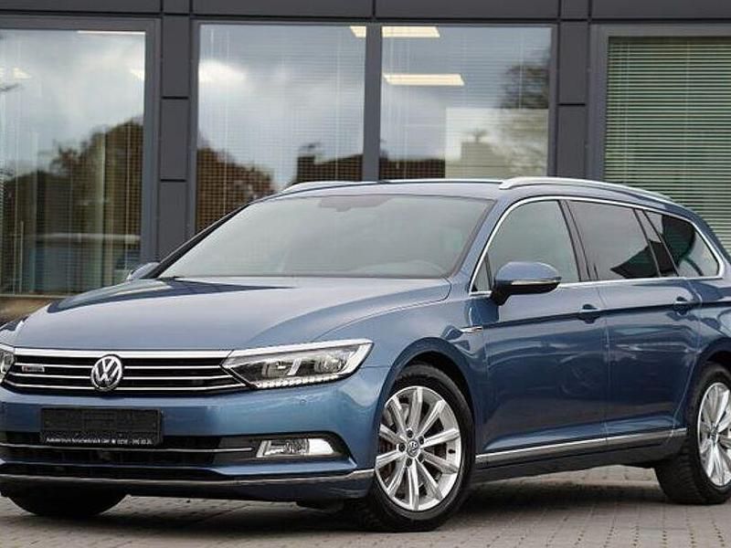 Blau Gebraucht 2016 VW Passat R-line Kombi | 19.990 € (Fairer Preis) - Bild 1/4