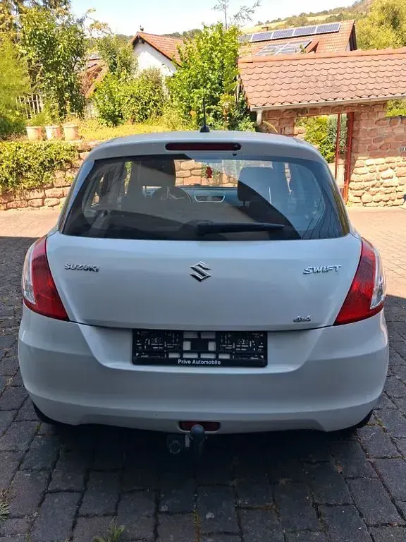 Gebraucht Suzuki Swift 94 PS (69 kW) 2012 Weiß Kleinwagen