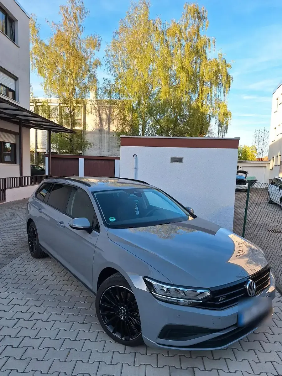 Gebraucht VW Passat 150 PS (110 kW) 2024 Grau Kombi