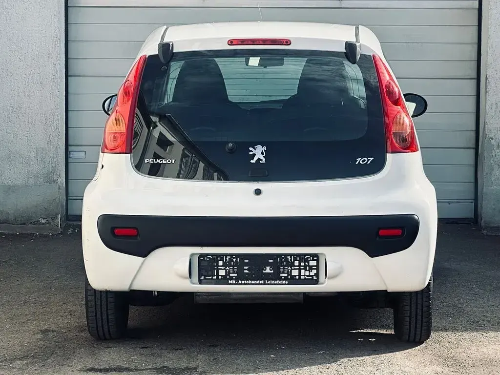Gebraucht Peugeot 107 68 PS (50 kW) 2010 Weiß Kleinwagen