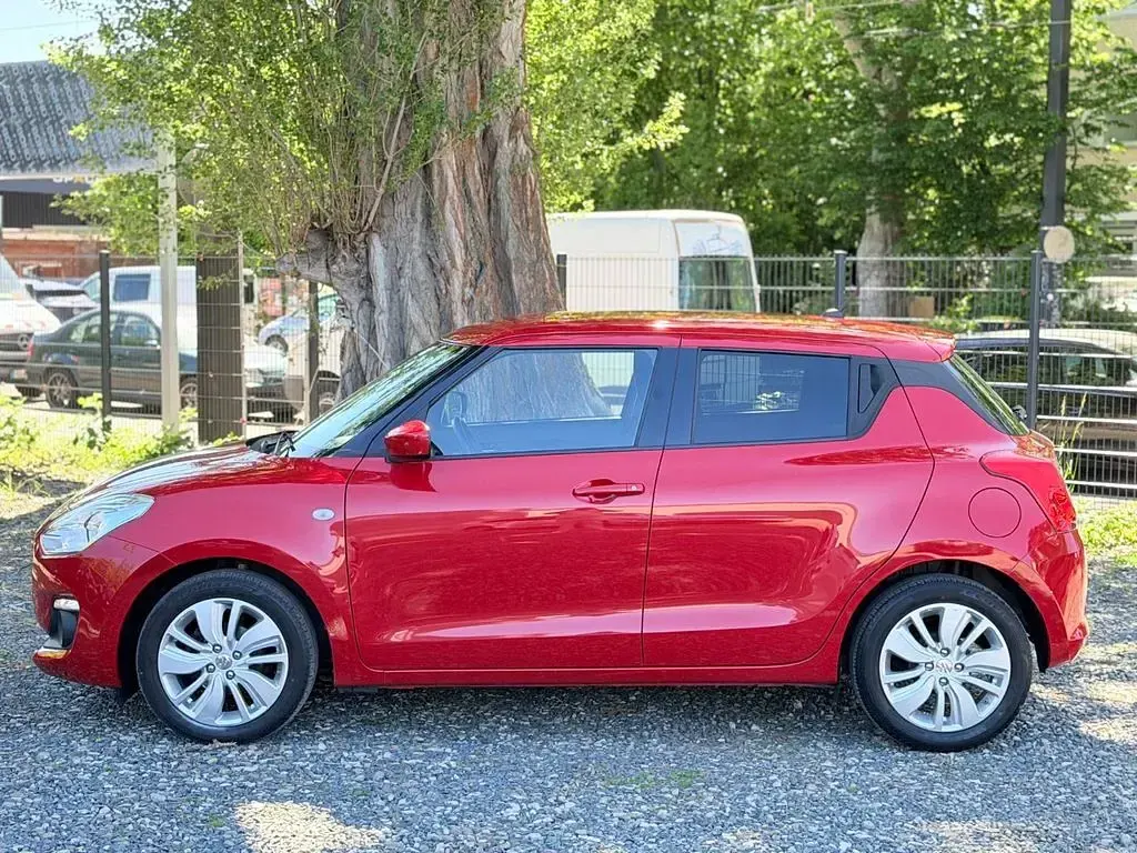 Usado Suzuki Swift Comfort 111 CV (81 kW) 2017 Rojo Utilitario