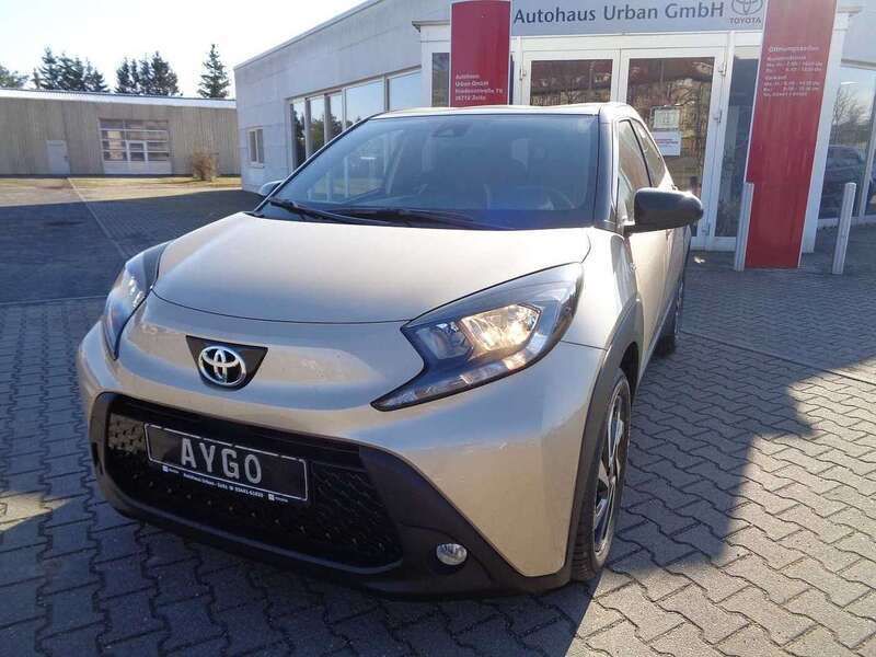 Beige Gebraucht 2025 Toyota Aygo Kleinwagen | 17.640 € (Etwas zu teuer) - Bild 1/4