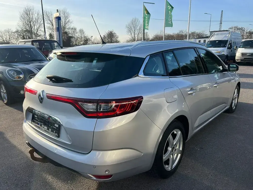 Gebraucht Renault Mégane IV Intens 131 PS (96 kW) 2017 Silber Limousine