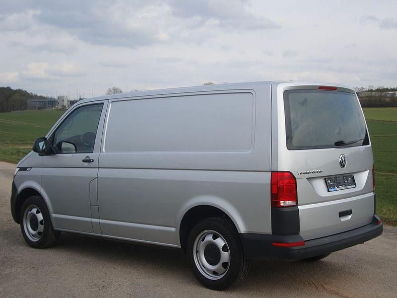 Gebraucht VW Transporter 150 PS (110 kW) 2024 Silber Van