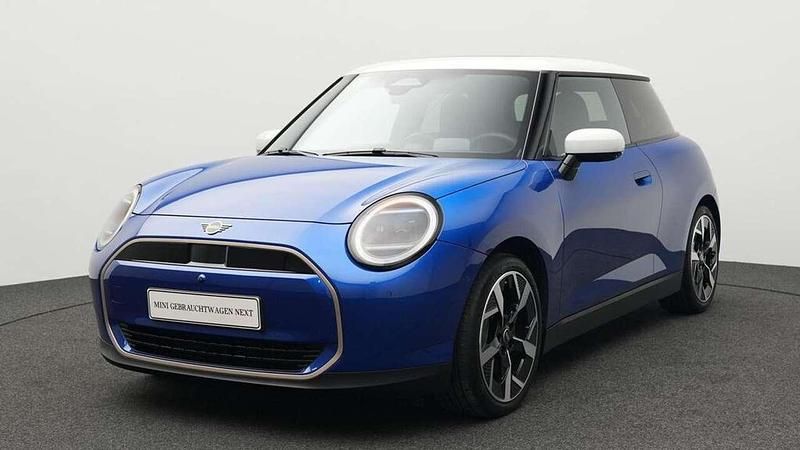 Blau Gebraucht 2024 Mini Cooper Favoured Kleinwagen | 29.051 € (Teuer) - Bild 1/4