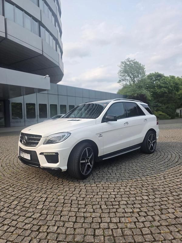 Weiß Gebraucht 2013 Mercedes ML63 AMG AMG SUV | 29.000 € - Bild 1/4