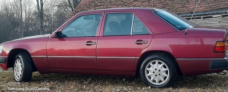 Gebraucht Mercedes 230 132 PS (97 kW) 1992 Rot Limousine