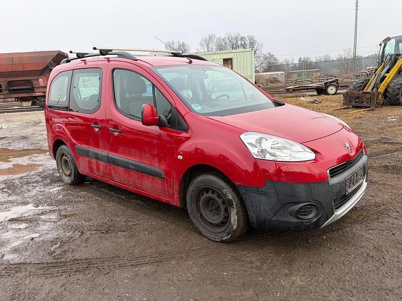 Gebraucht Peugeot Partner Tepee 92 PS (67 kW) 2014 Rot Van / Kleinbus