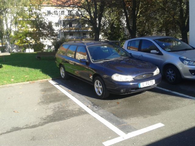Blau Gebraucht 2001 Ford Mondeo Kombi | 700 € - Bild 1/4