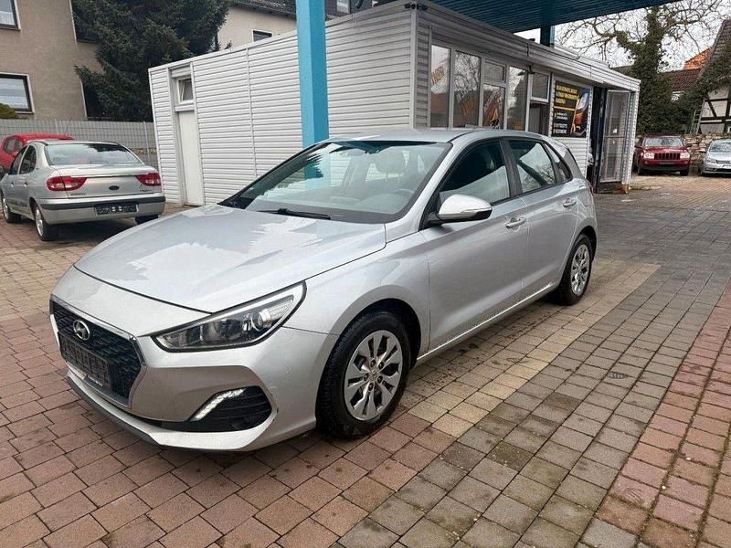 Grau Gebraucht 2019 Hyundai i30 Limousine | 7.750 € (Fairer Preis) - Bild 1/4