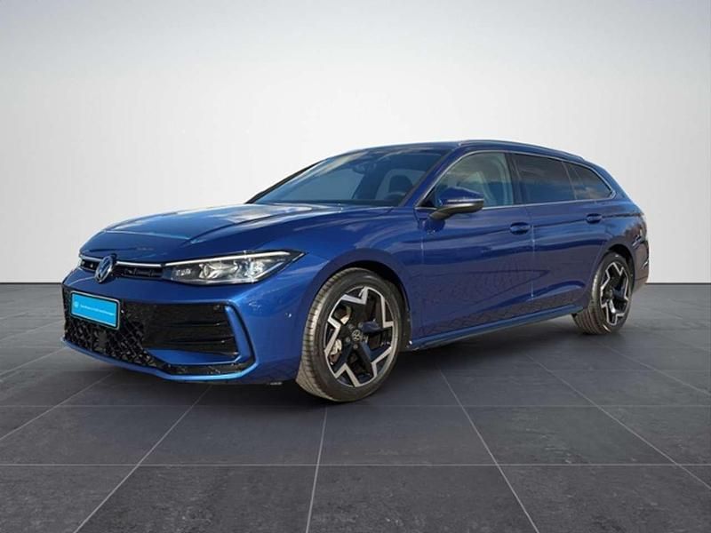 Gebraucht VW Passat R-line 150 PS (110 kW) 2025 Blau Kombi