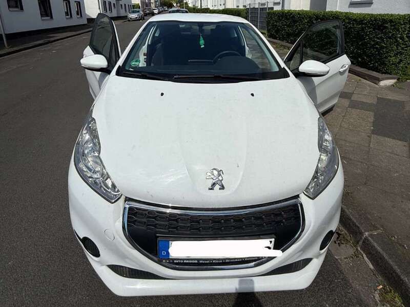 Weiß Gebraucht 2015 Peugeot 208 Allure Kleinwagen | 4.500 € (Fairer Preis) - Bild 1/4