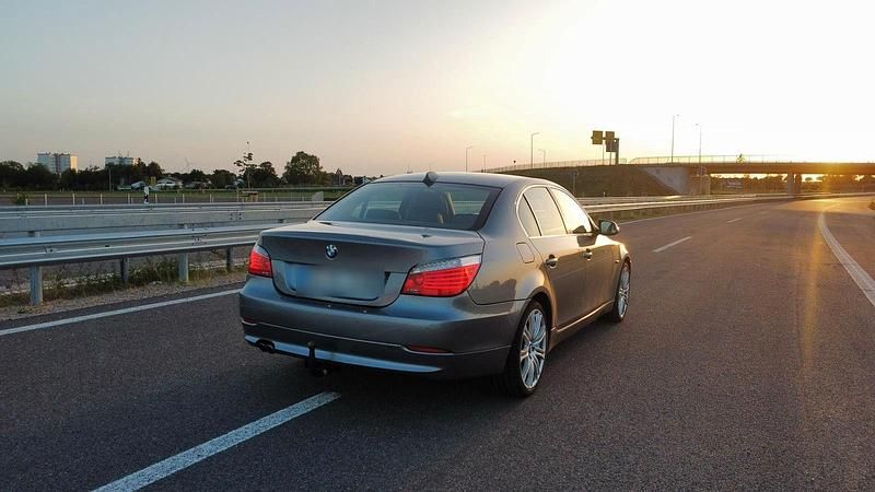 Gebraucht BMW 530 235 PS (172 kW) 2009 Grau Limousine