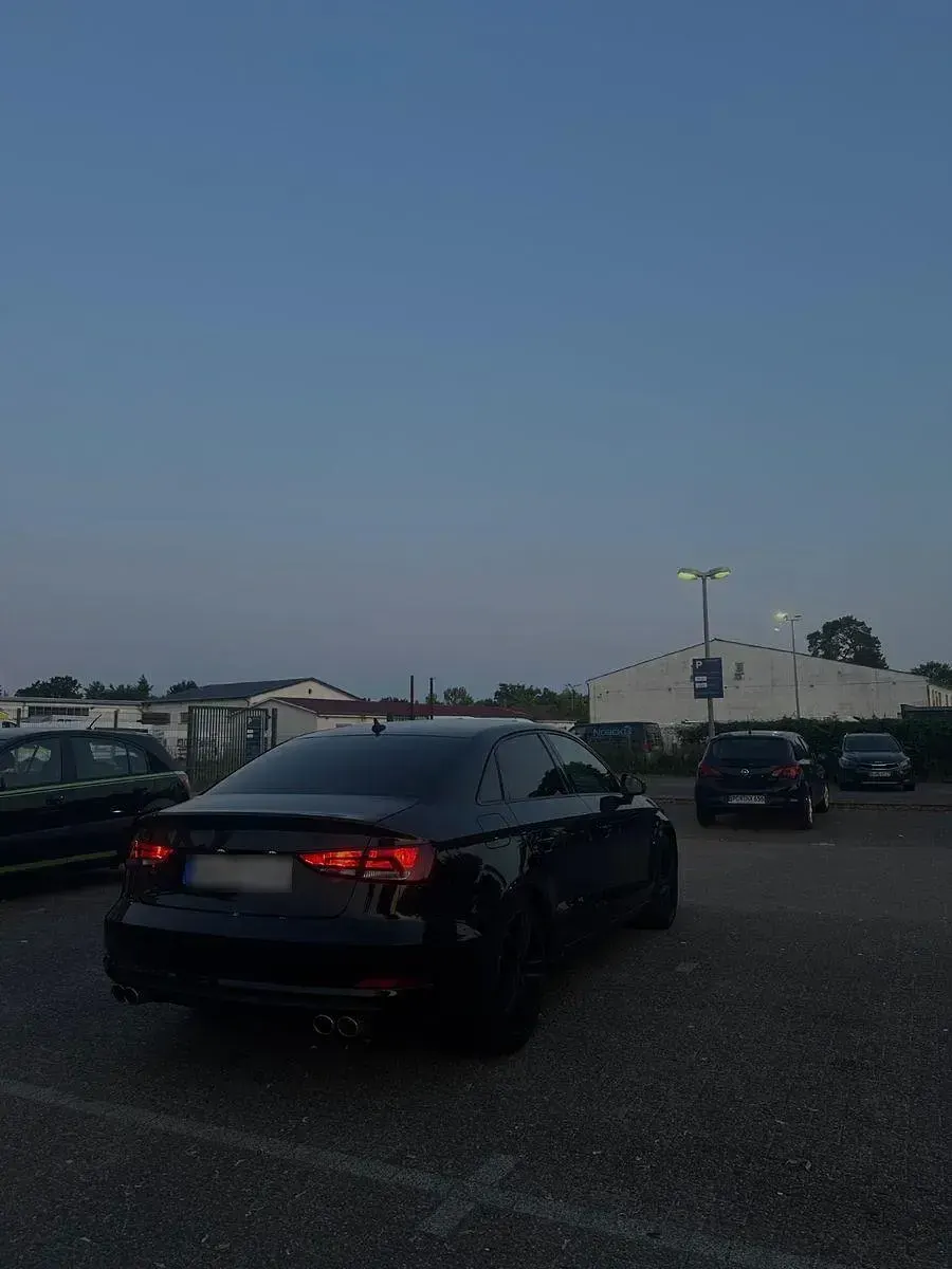 Gebraucht Audi A3 Attraction 150 PS (110 kW) 2015 Schwarz Limousine