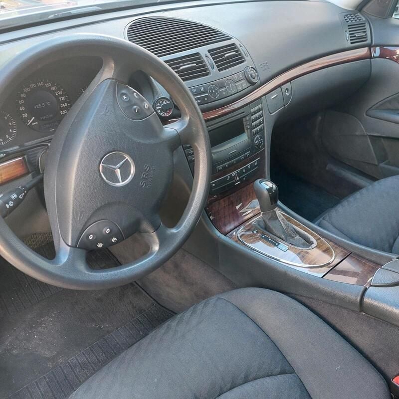 Grau Gebraucht 2003 Mercedes E220 Limousine | 3.500 € (Guter Preis) - Bild 1/4