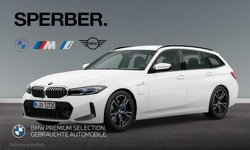 Weiß Gebraucht 2024 BMW 330e M Sport Limousine | 42.990 € (Fairer Preis) - Bild 1/4