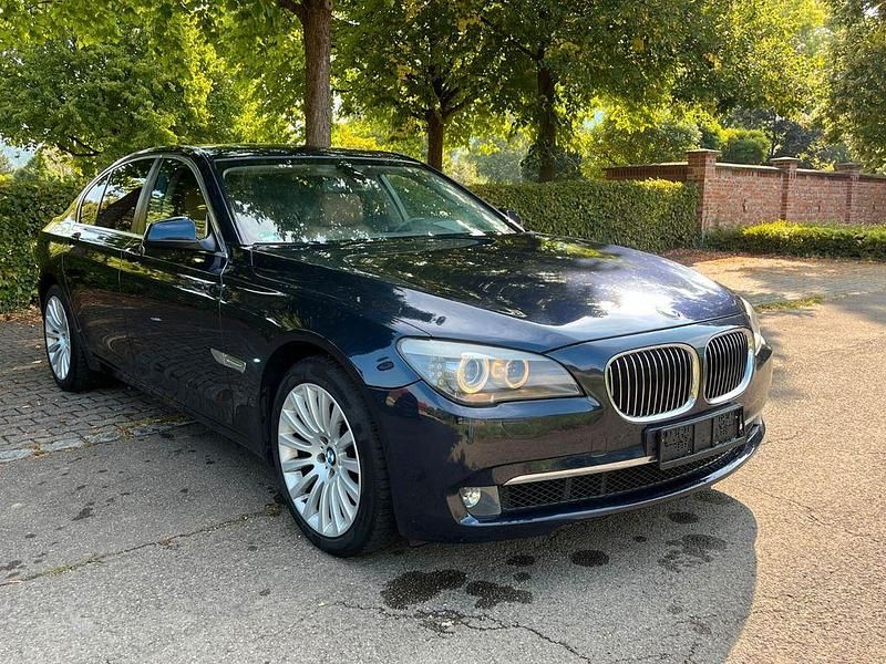 Gebraucht BMW 740 326 PS (239 kW) 2009 Blau Limousine