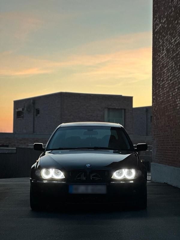 Gebraucht BMW 320 150 PS (110 kW) 2004 Schwarz Limousine