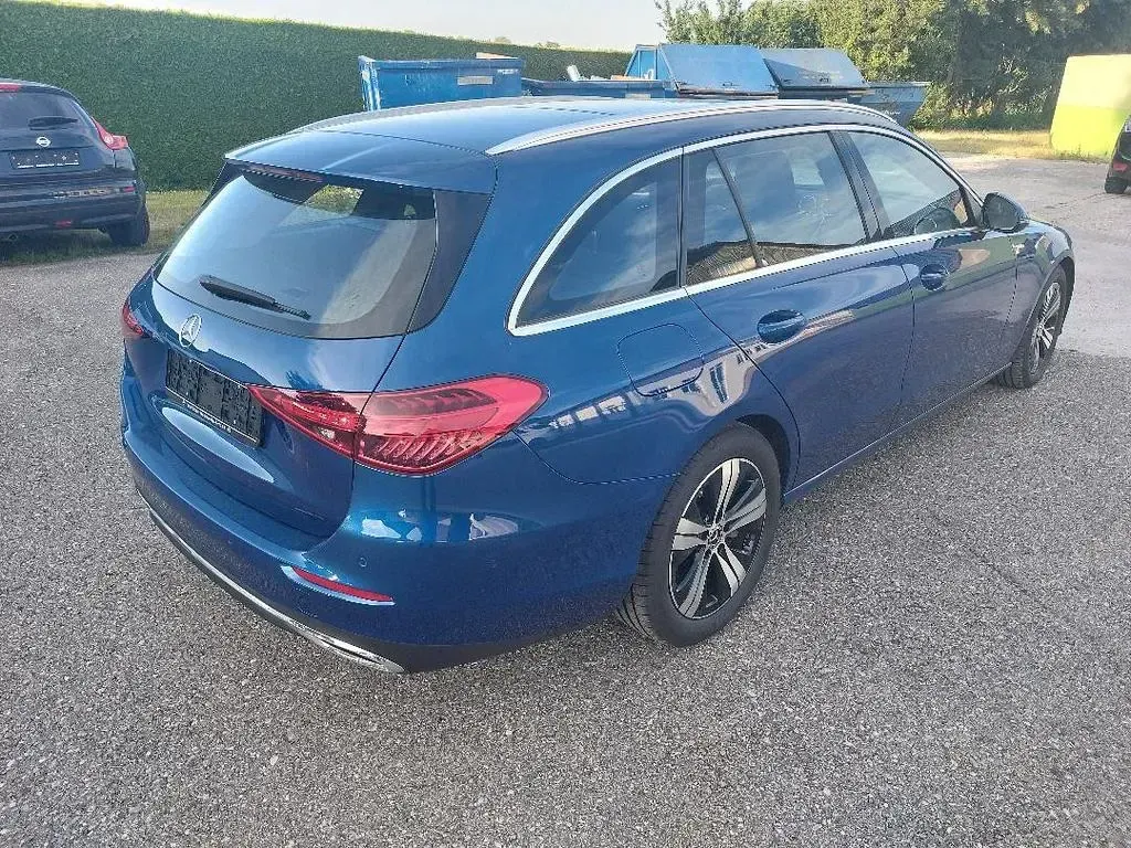 Gebraucht Mercedes C220 Avantgarde 200 PS (147 kW) 2022 Blau Limousine