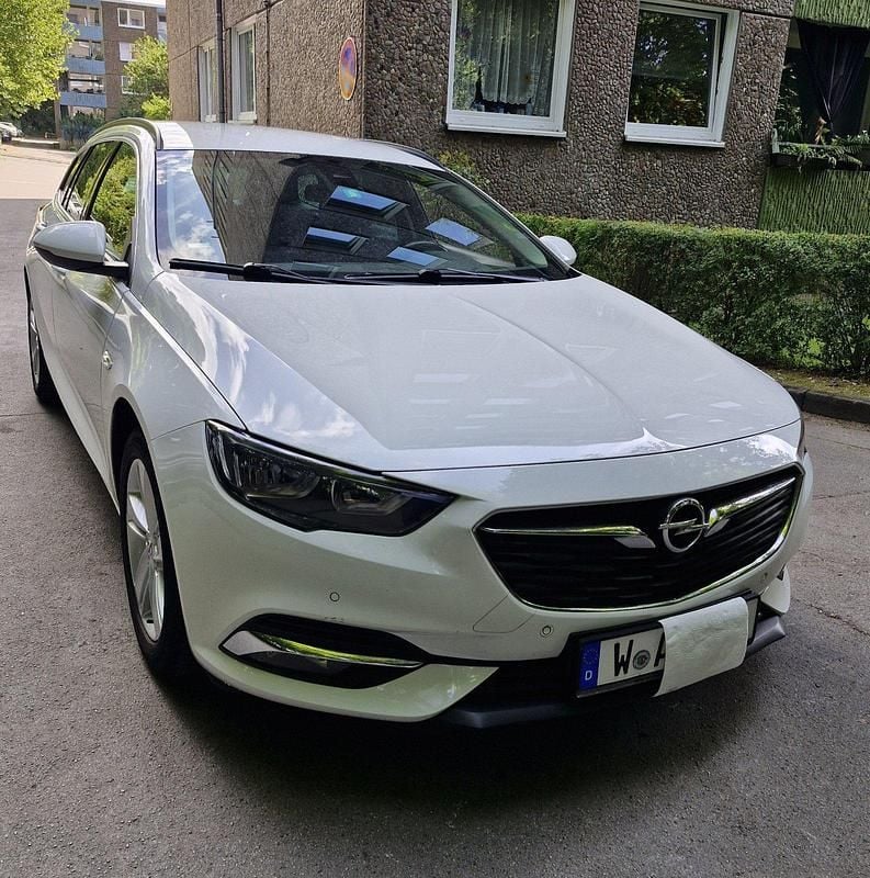 Weiß Gebraucht 2019 Opel Insignia Sport Kombi | 9.850 € (Superpreis) - Bild 1/4