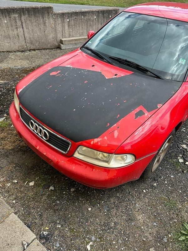 Gebraucht Audi A4 101 PS (74 kW) 1999 Rot Limousine