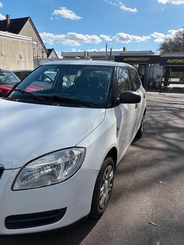 Gebraucht Skoda Fabia 69 PS (50 kW) 2010 Weiß Kleinwagen