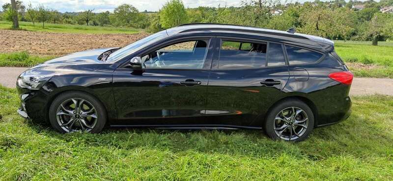 Schwarz Gebraucht 2019 Ford Focus ST-Line Kombi | 13.950 € (Fairer Preis) - Bild 1/4