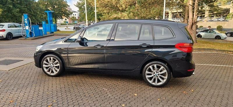 Schwarz Gebraucht 2016 BMW 218 Gran Tourer Van / Kleinbus | 12.500 € (Teuer) - Bild 1/4