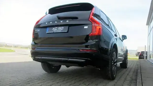 Neu Volvo XC90 Plus 310 PS (228 kW) 2025 Schwarz SUV