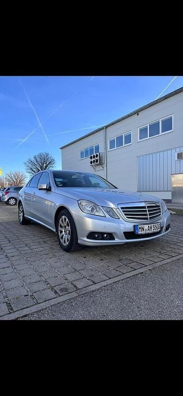 Gebraucht Mercedes E220 170 PS (125 kW) 2011 Grau Limousine