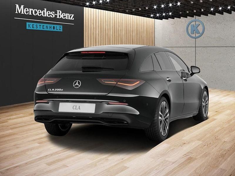 Gebraucht Mercedes CLA200 Progressive 150 PS (110 kW) 2025 Unilack nachtschwarz Kombi