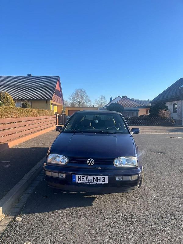 Blau Gebraucht 1997 VW Golf Cabriolet Cabrio | 2.600 € - Bild 1/4