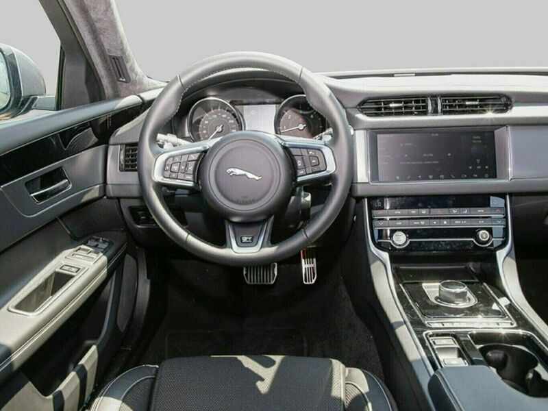 Gebraucht Jaguar XF Sportbrake R-Sport 180 PS (132 kW) 2021 Grau Kombi